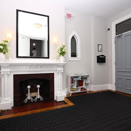 Stylish Newbury Street Studio, #11 Boston Exterior photo